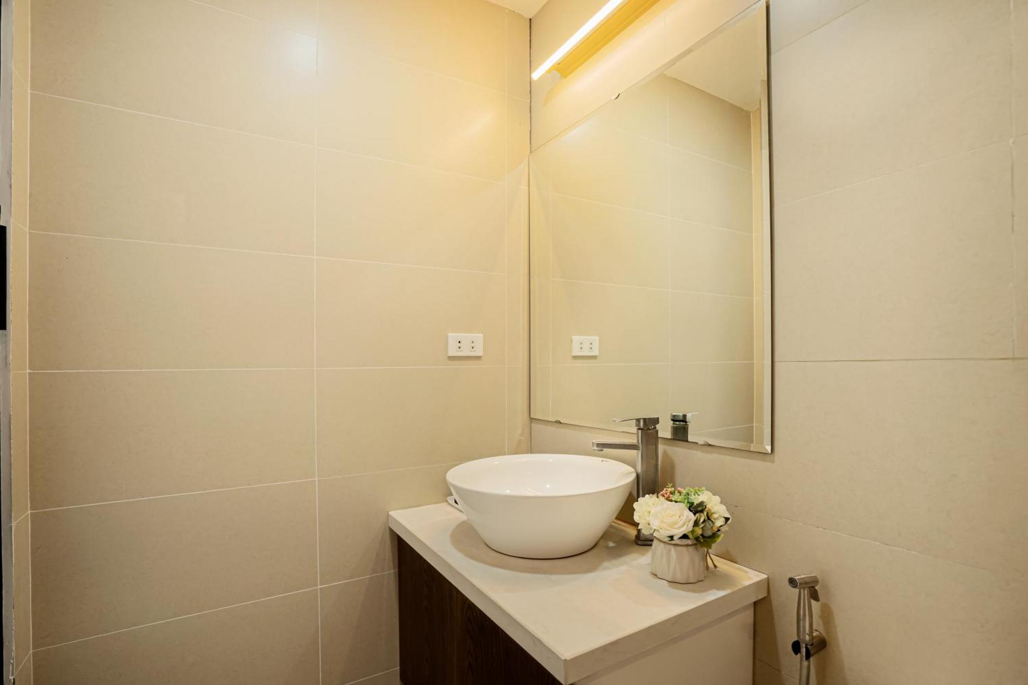 22Housing Hotel & Residence 60 Linh Lang Ханой Екстериор снимка
