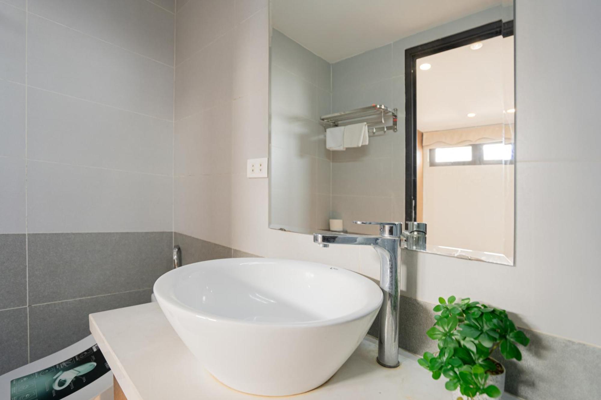 22Housing Hotel & Residence 60 Linh Lang Ханой Екстериор снимка